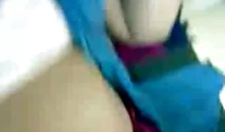 سیاه سیاه جوجه های سفید روی تخت را می کند دانلود فیلم فارسی سکسی
