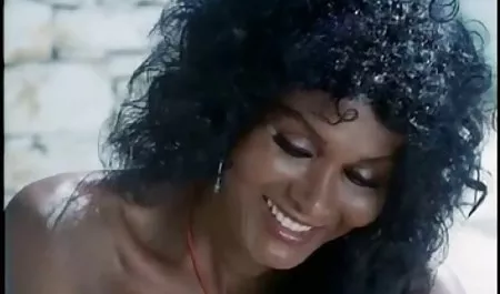 عاشقان موافقت كردند كه دختر را فيلم سينمايي سكسي دزدان دريايي آسانسور بدهند و او را به لعنت به جنگل آوردند