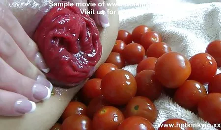 پدر سایت فیلم سکسی فارسی قدم دختر را چشم بسته می زند