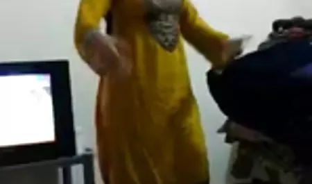 آنها کلیپ های سکسی فارسی جوجه را به فوتبال بردند و در اتاق قفل پول جمع کردند.